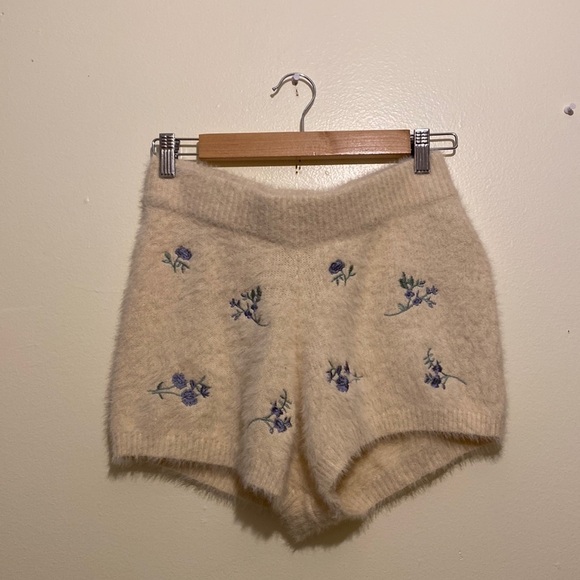 Cotton On Pants - COTTON ON BODT EMBROIDERED SHORTS. Size M . EUC